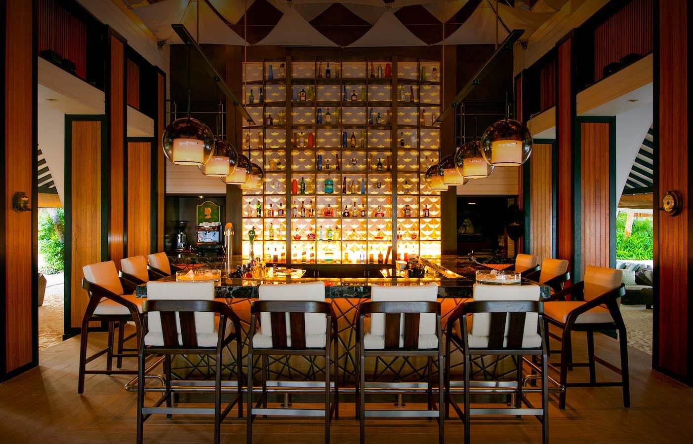 Sails Bar at Baros thumbnail 5